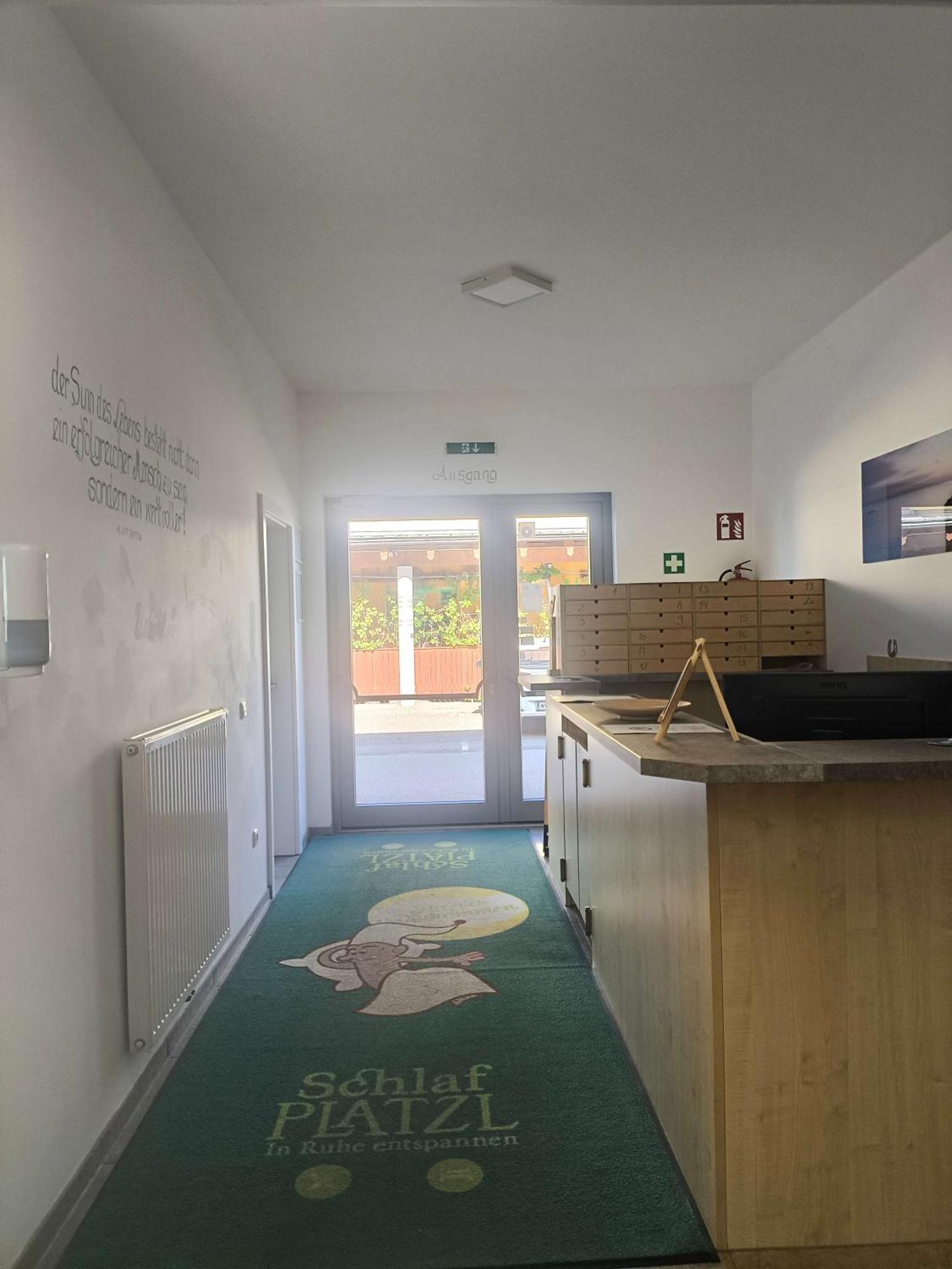 Schlafplatzl Hotel Marchtrenk Bagian luar foto