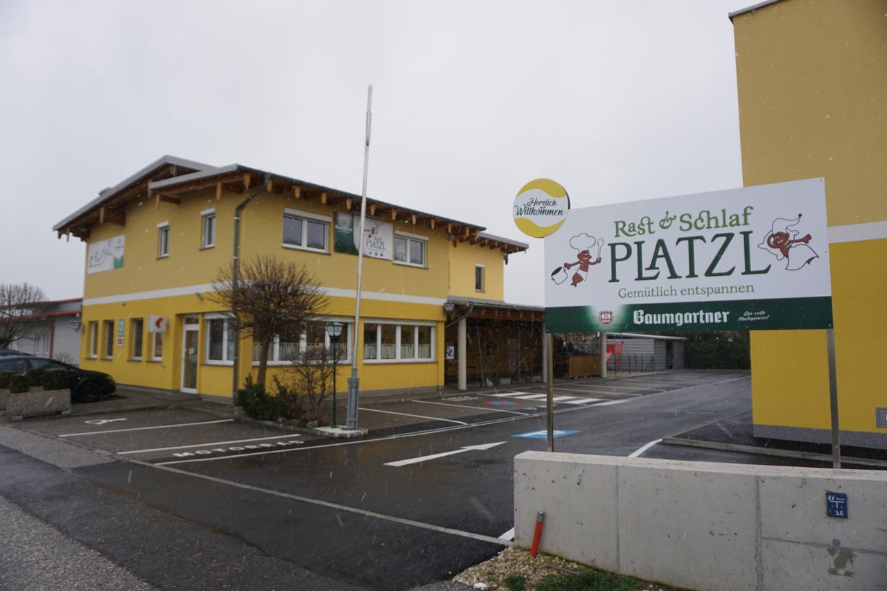 Schlafplatzl Hotel Marchtrenk Bagian luar foto