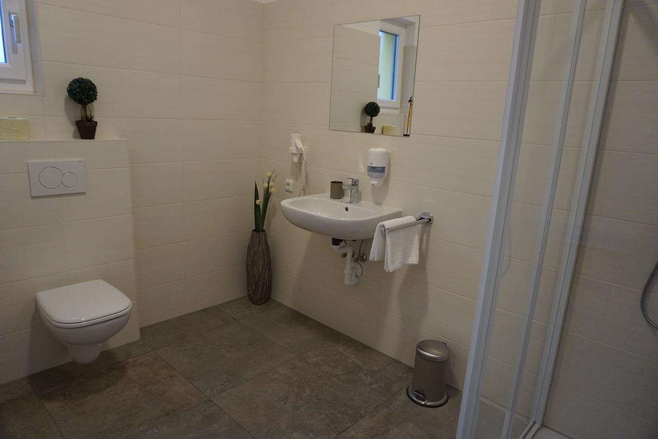 Schlafplatzl Hotel Marchtrenk Bagian luar foto