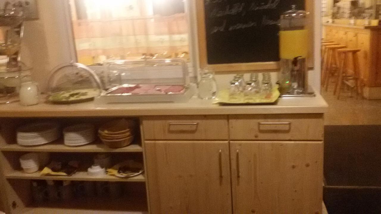Schlafplatzl Hotel Marchtrenk Bagian luar foto