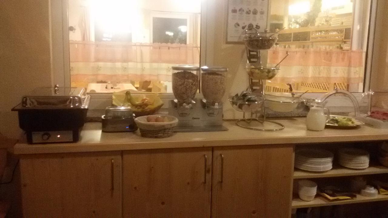Schlafplatzl Hotel Marchtrenk Bagian luar foto