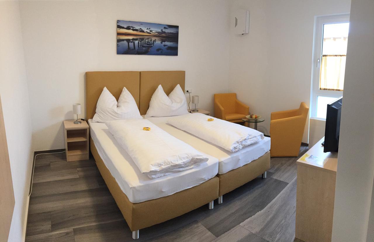 Schlafplatzl Hotel Marchtrenk Bagian luar foto